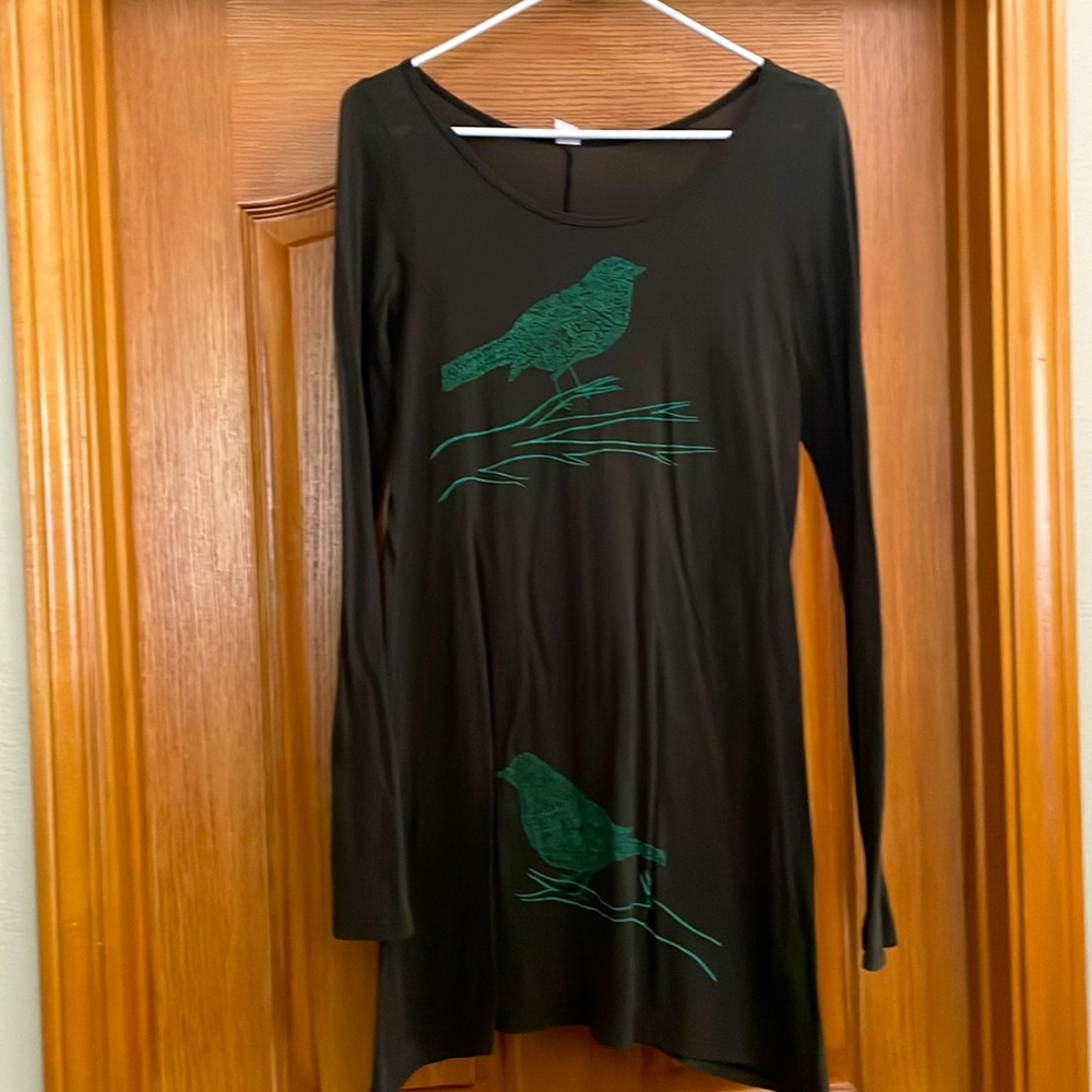 Soul flower long sleeve tunic. Grey with green birds.